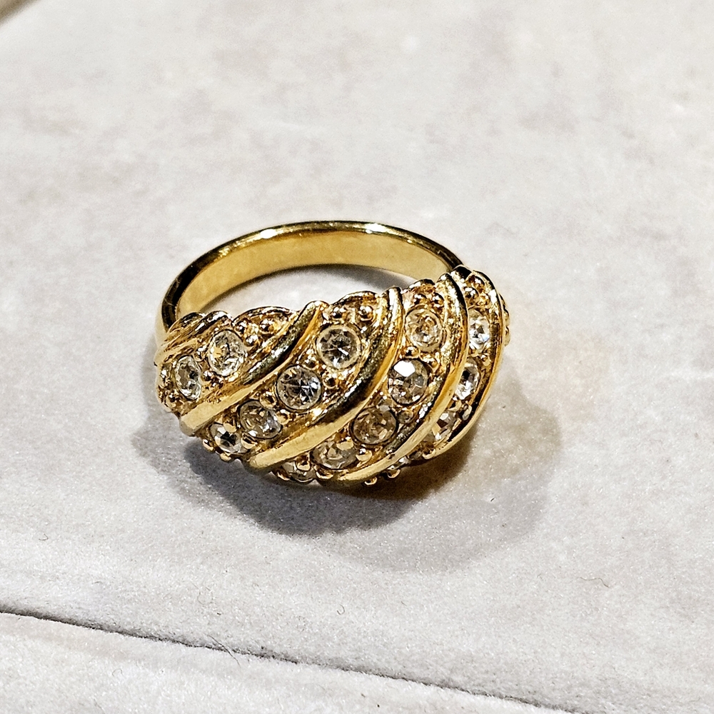 Vintage AVON Hollywood Style Elegant Gold Diamond Women's Ring